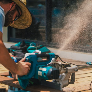 Stilus builder cutting the deck